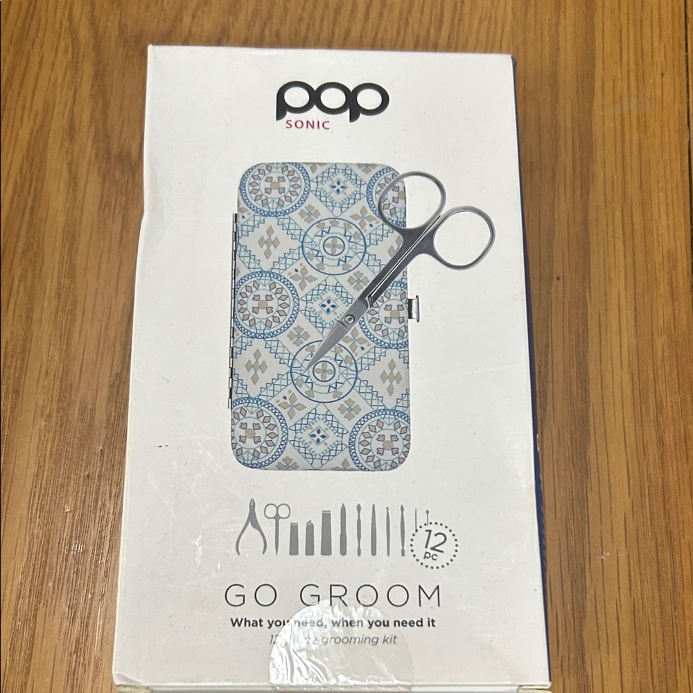 Pop Sonic Go Groom Kit with Blue Pattern new in box; some box damage great gift